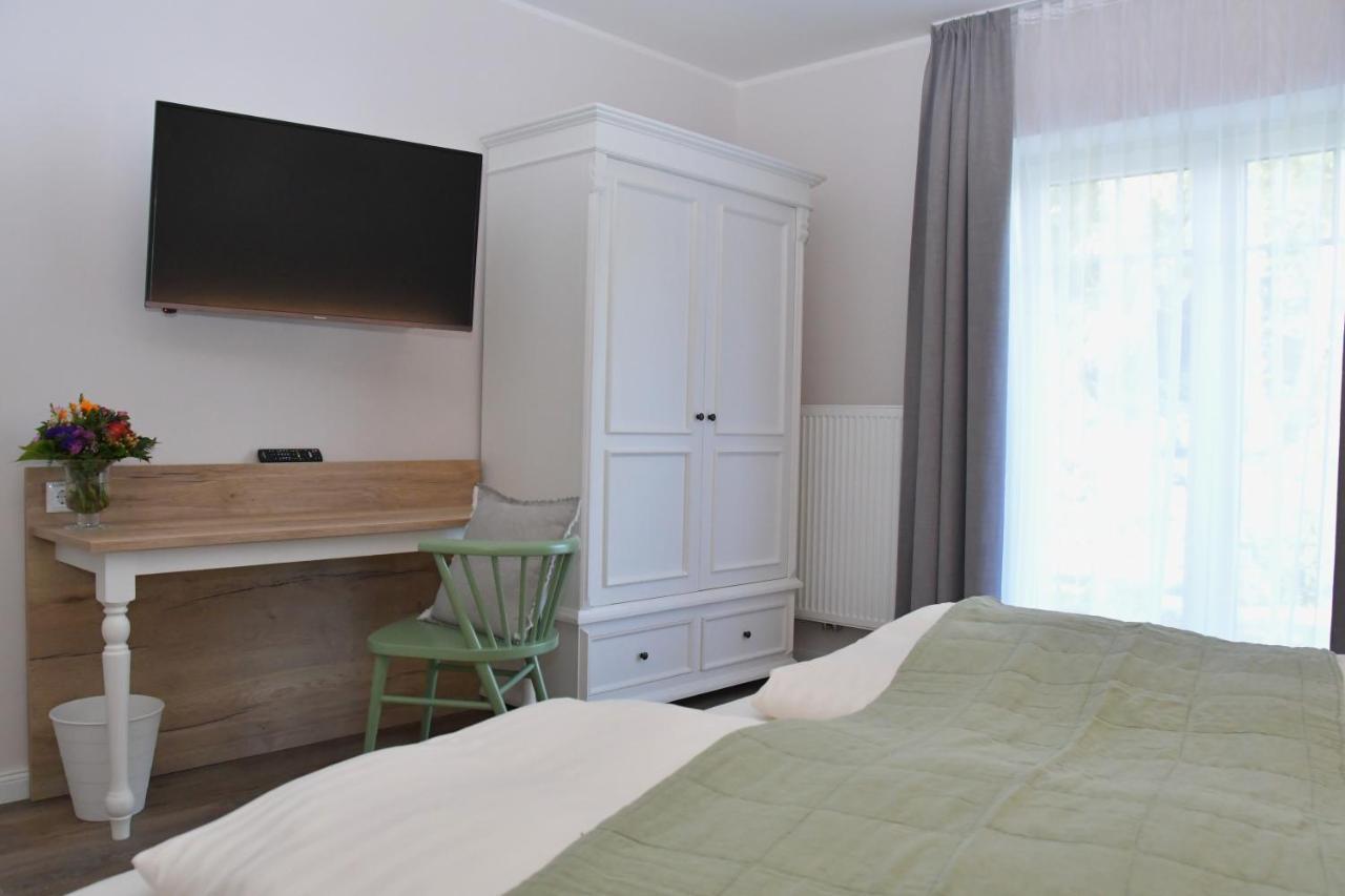 Landhaus Hamester - Hotel & Restaurant Basthorst  Экстерьер фото
